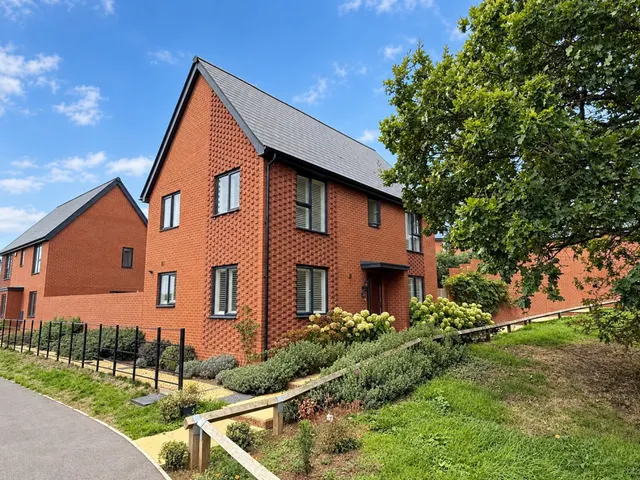 Willow Tree Fields, Nailsea, BS48, photo 1