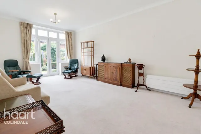 Langstone Way, NW7, photo 1
