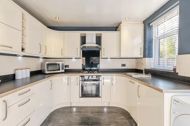 Meadowlands Avenue, Barrow-In-Furness, LA13, photo 1