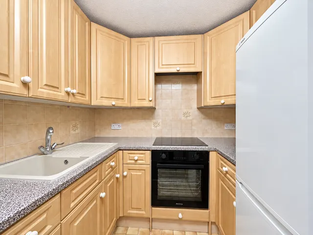Elstree Road, Bushey Heath, WD23, photo 2