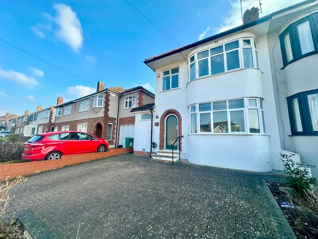 Ayr Way, Romford, photo 1