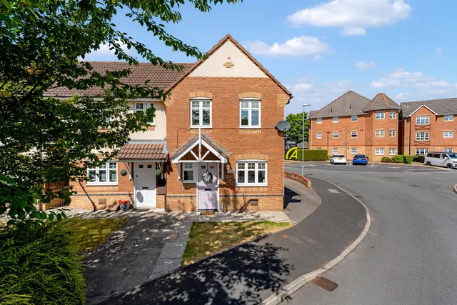 Hampton Court Way, Widnes, Widnes, WA8 3ET, photo 1