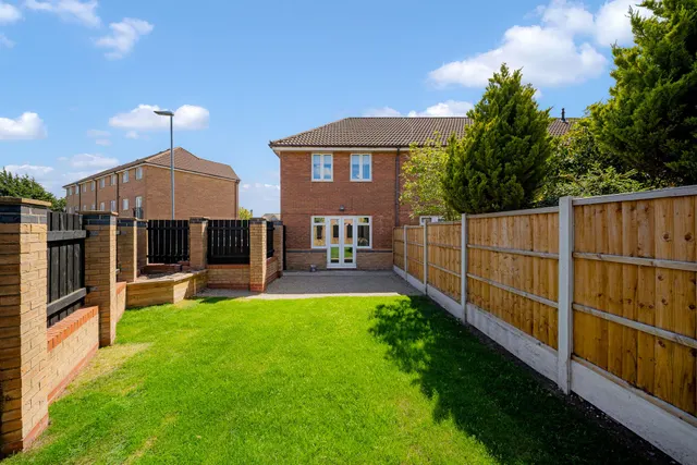 Photo 2 — Hampton Court Way, Widnes, Widnes, WA8 3ET