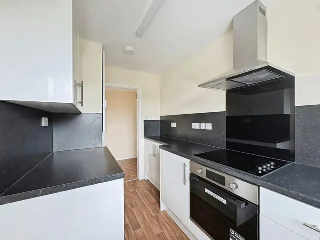 Brentnall Court, Chilwell, NG9, photo 2