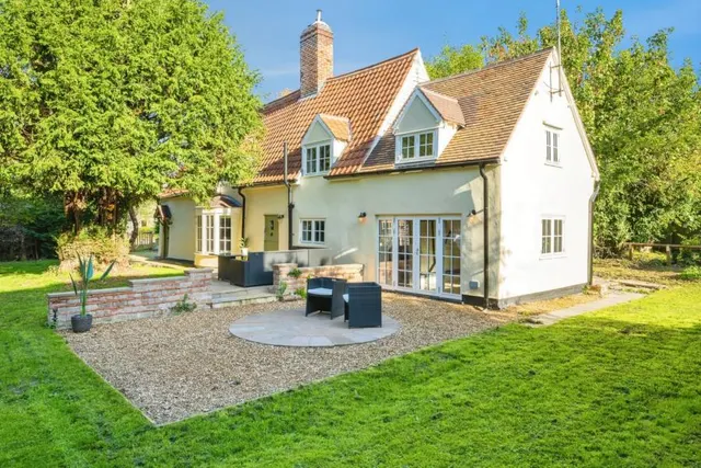 3 bedroom house, High Street, Thurleigh, MK44