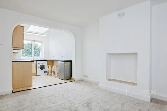 Craddocks Parade, Ashtead, KT21, photo 3