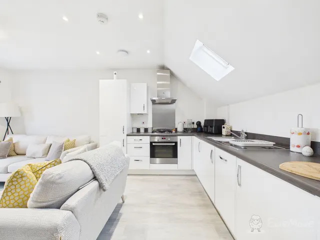 Churchill Way, Bordon, GU35, photo 3