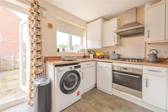 Photo 3 — Lancaster Way, Whitnash, Leamington Spa, Warwickshire, CV31
