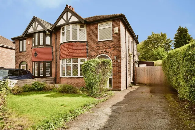 St. Georges Crescent, Timperley, WA15, photo 1