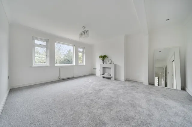 Photo 2 — Glyn Drive, Sidcup, DA14 4QS