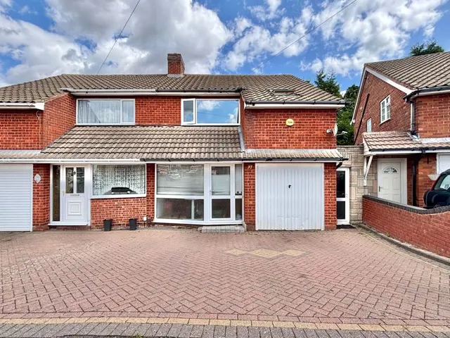 Ipswich Crescent, Great Barr, B42, photo 1