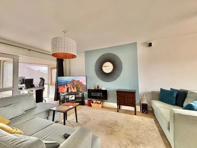 Ipswich Crescent, Great Barr, B42, photo 3