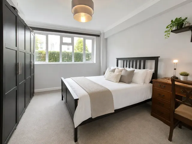 Acre Lane, London, SW2, photo 1