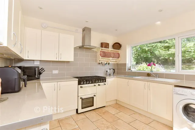 School Green Road, Freshwater, PO40, photo 3