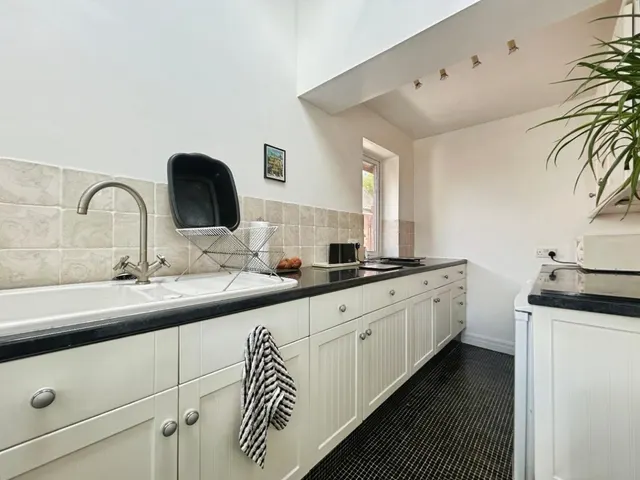 Stonefall Avenue, Harrogate, HG2, photo 3