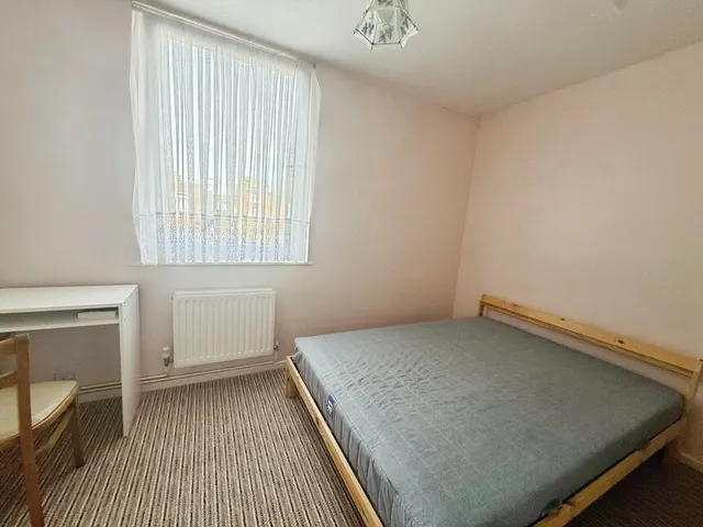 Photo 3 — Owen Close, London, SE28