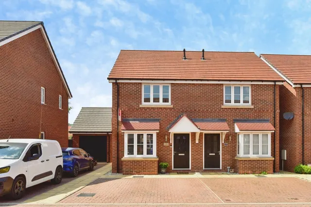 Skylark Row, Baldwins Gate, Newcastle, Staffordshire, ST5, photo 1