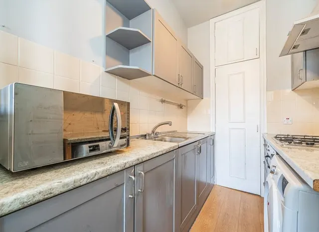 Photo 3 — Lakeside Road, West Kensington, W14