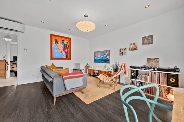 Wesley Avenue, London, E16, photo 1