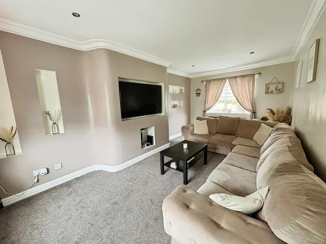 Lister Avenue, Sheffield, S12, photo 2