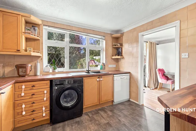 Roydon Close, Loughton, IG10, photo 3