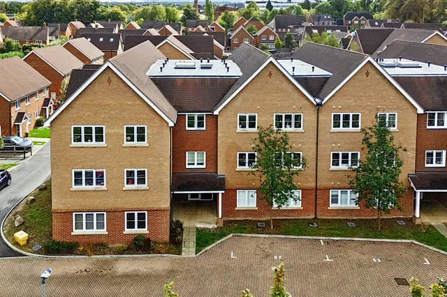 Ceres Crescent, Epsom, KT17, photo 2