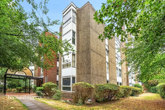 Meyrick Road, London, photo 1