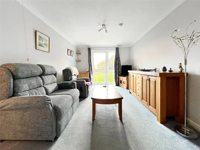 Walderslade Road, ME5, photo 2