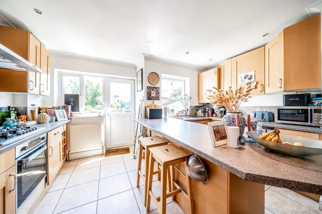 Linden Road, TW12, photo 3