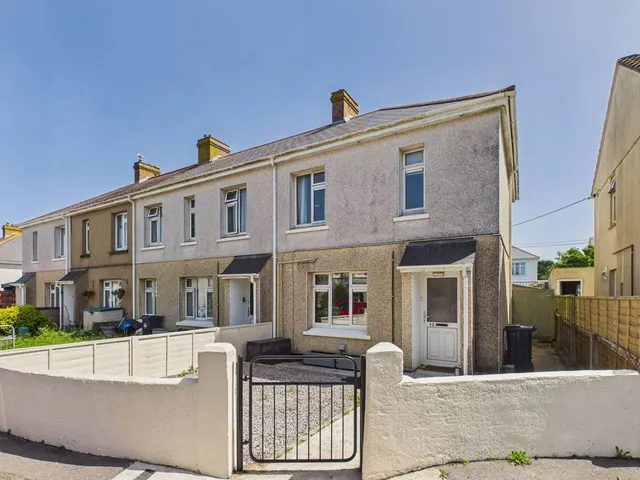 Coronation Place, Helston, photo 1