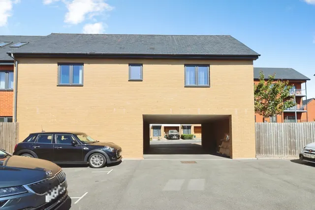 Photo 3 — Aspen Drive, Bristol, Gloucestershire, BS10