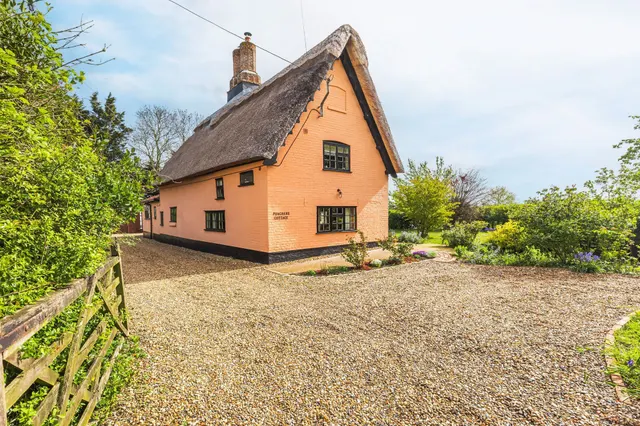 Beautifully Restored Cottage with Spa, photo 3