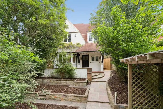 Station Approach, Chorleywood, WD3, photo 1