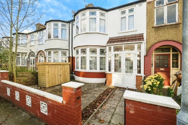Lyndhurst Gardens, Barking, photo 1