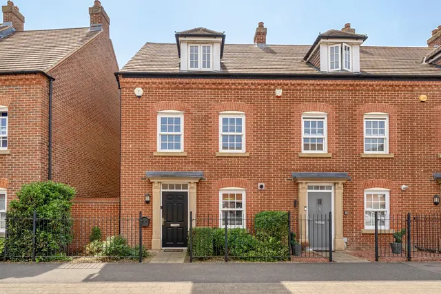 Greenkeepers Road, Great Denham, photo 1