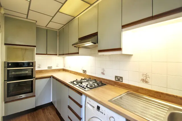 Wickham Road, London, E4, photo 3