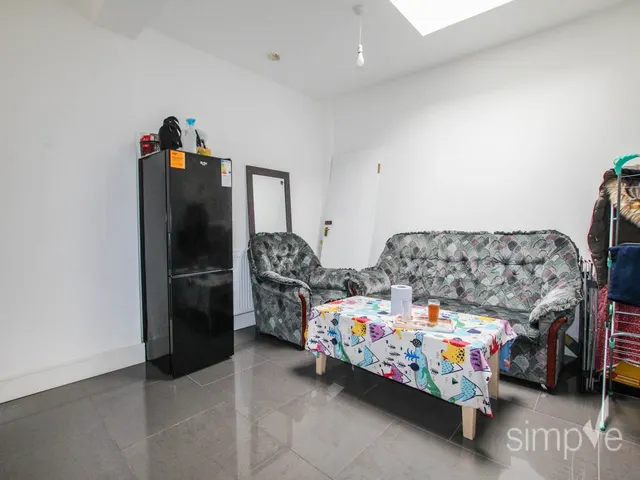 Villiers Road, Southall, UB1, photo 3