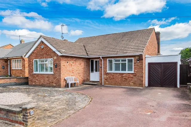 Westhill Drive, Kettering, photo 1