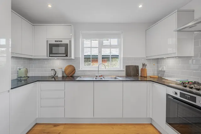 Lawn Crescent, Richmond, TW9, photo 2
