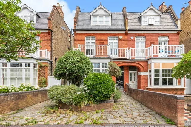 Lawn Crescent, Richmond, TW9, photo 1