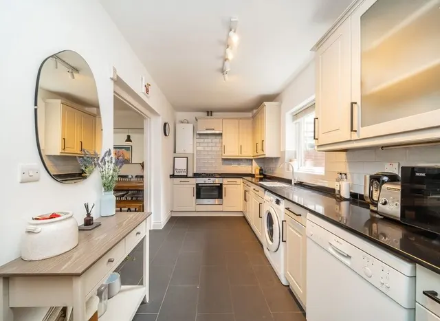 Photo 3 — Ferndale Road, Clapham, SW4