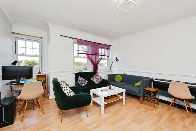 Bromley Road, London, SE6, photo 2