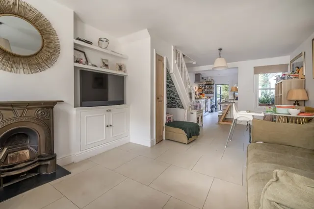 Photo 2 — Watts Lane, Teddington, TW11