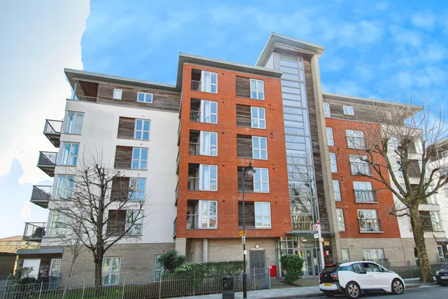 248 Tredegar Road, London, photo 1
