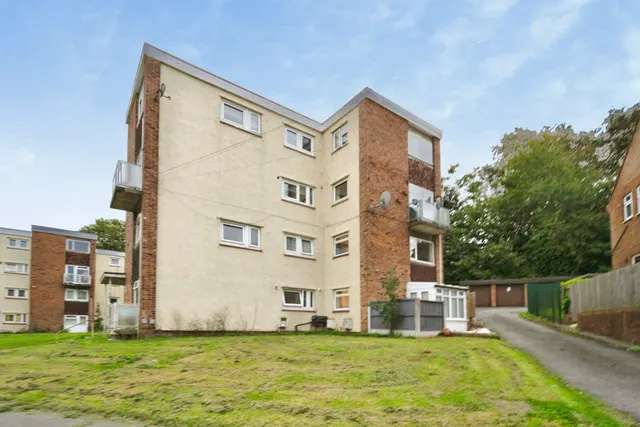 Queenshill Avenue, Leeds, LS17, photo 1