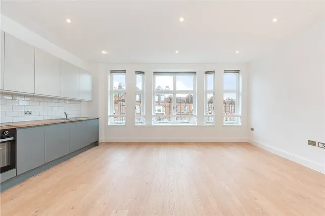 Lee High Road, London, SE13, photo 1