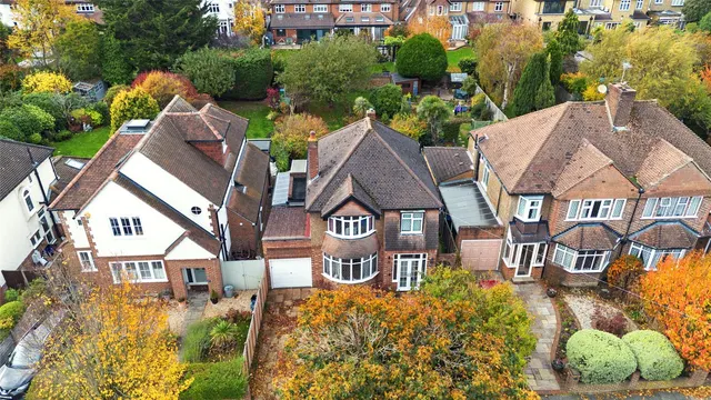 Chestnut Avenue, Hampton, TW12 2NY, photo 1