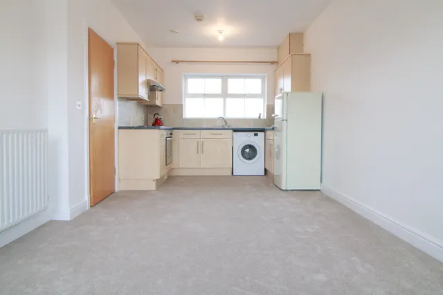 Photo 3 — Flat 5, 216 Victoria Road East, Leicester, LE5 0LF