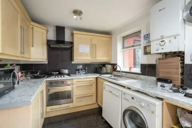 Photo 2 — Ambleside Avenue, Walton-on-thames, K...