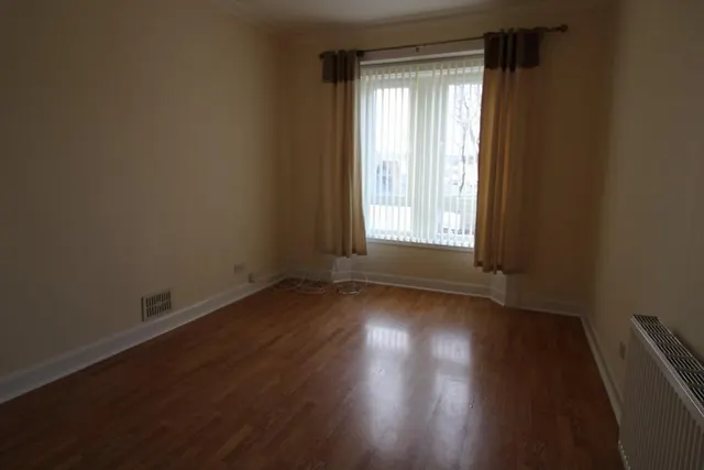 Main Street, Bainsford, FK2, photo 3